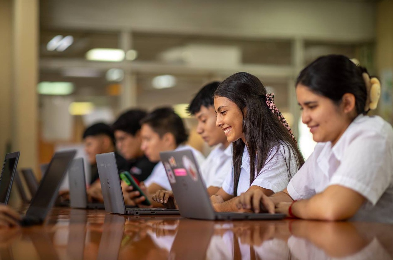 banco-mundial-da-espaldarazo-a-reforma-educativa-con-ia-en-el-salvador